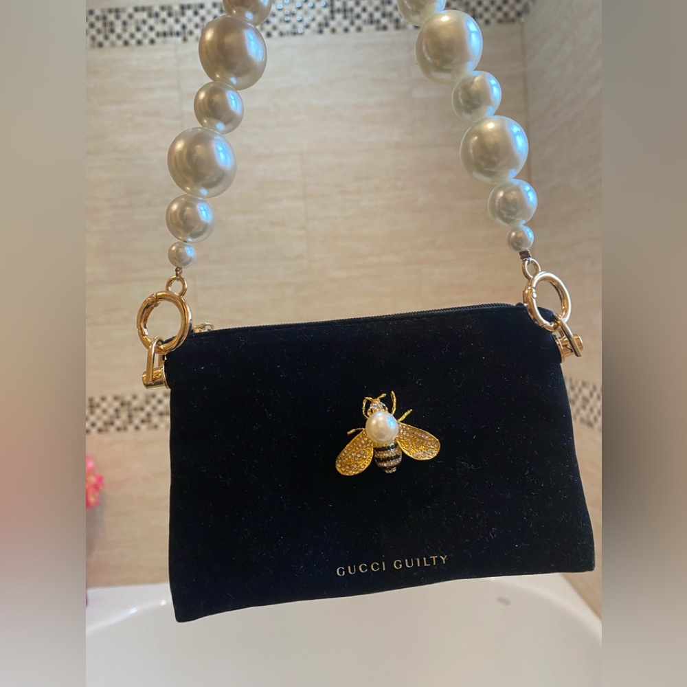 Gucci Guilty Beauty Cometic Pouch with brooch & pearl handle